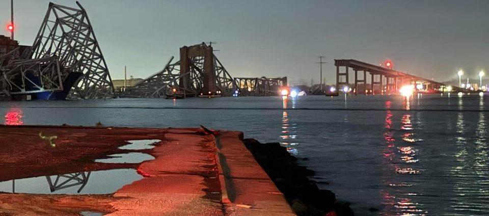 Así quedó el puente tras el derrumbe.