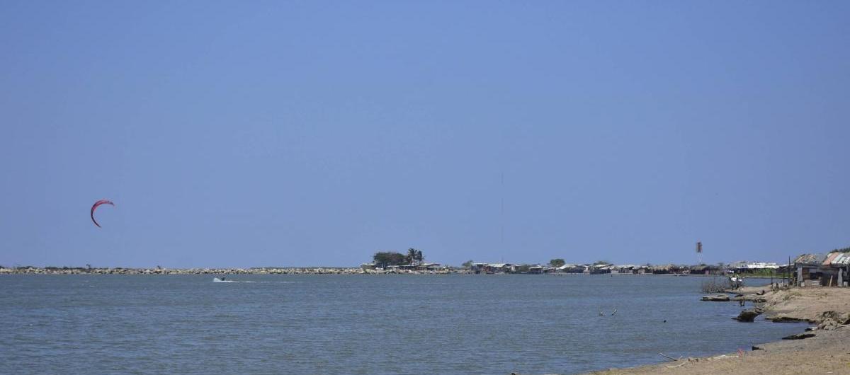 El cadáver fue encontrado por personas que laboraban cerca del lugar.