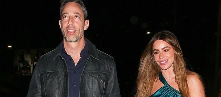 Sofía Vergara junto a su novio Justin Saliman.