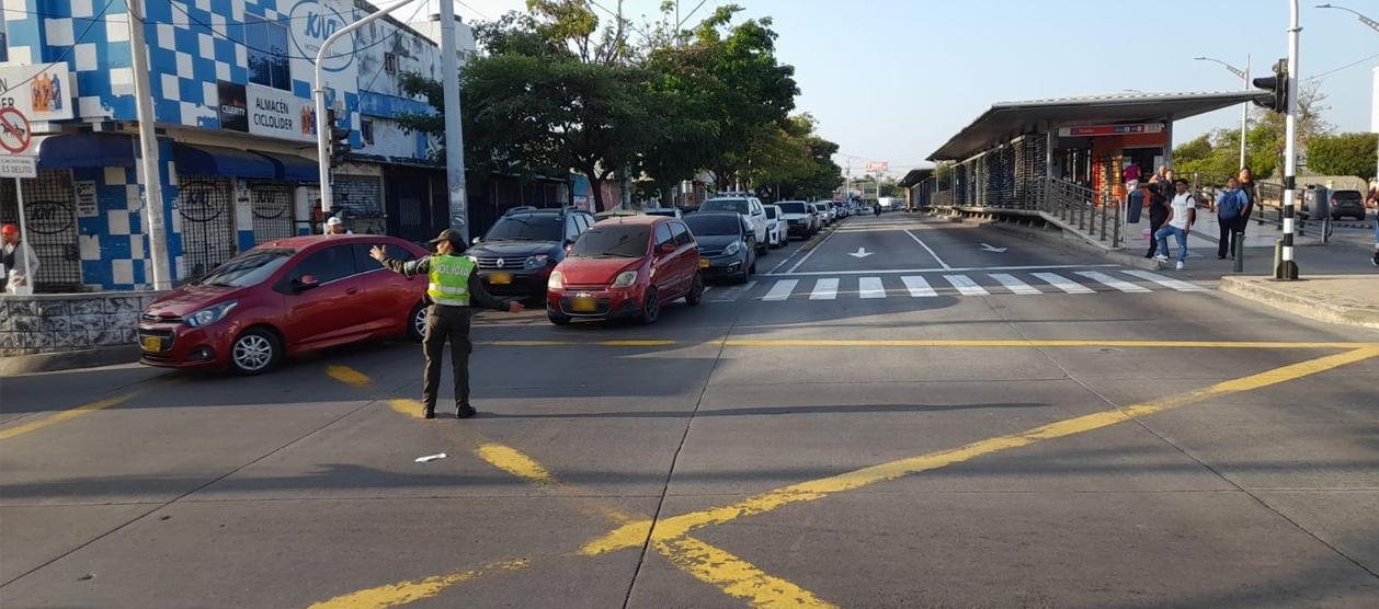 Policía de Tránsito en las calles. 