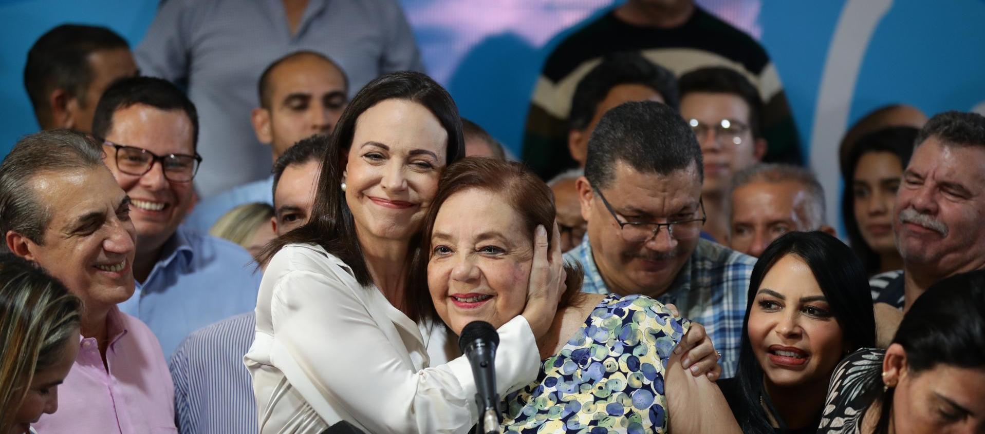 María Corina Machado y Corina Yonis.