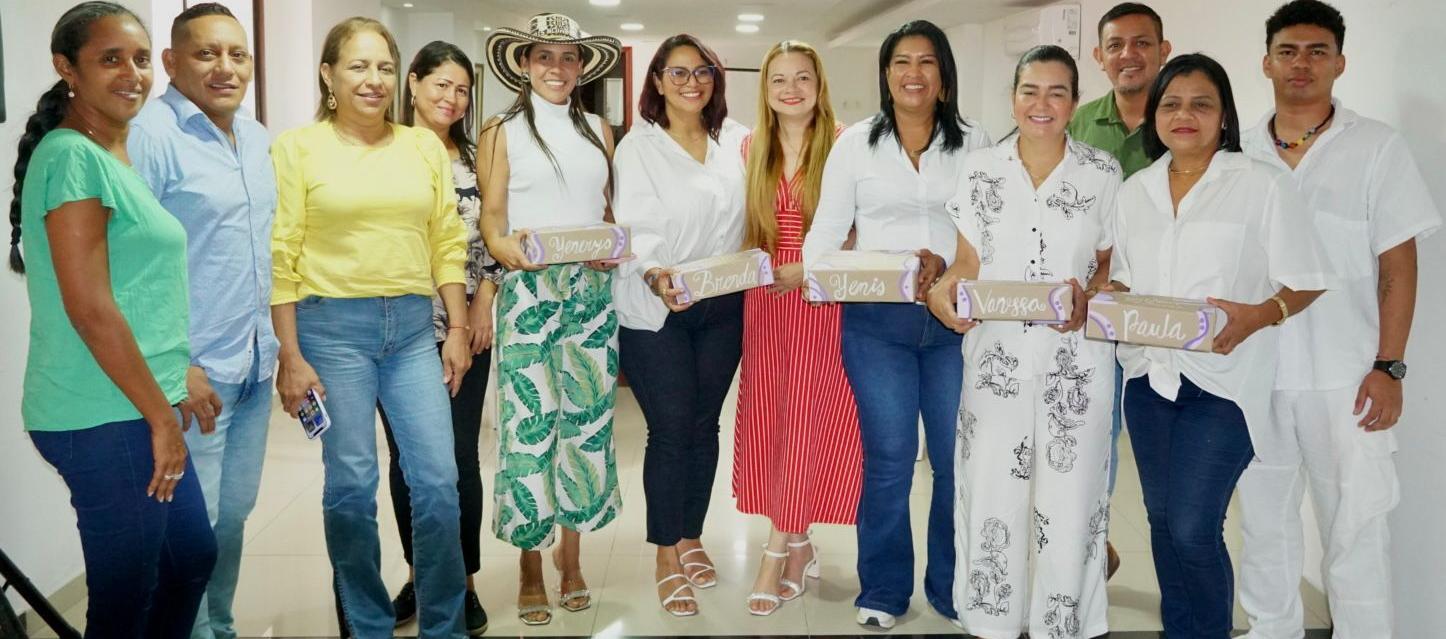 La diputada Alejandra Moreno con alcaldesas de los municipios y la delegada de MinCultura, entre otros