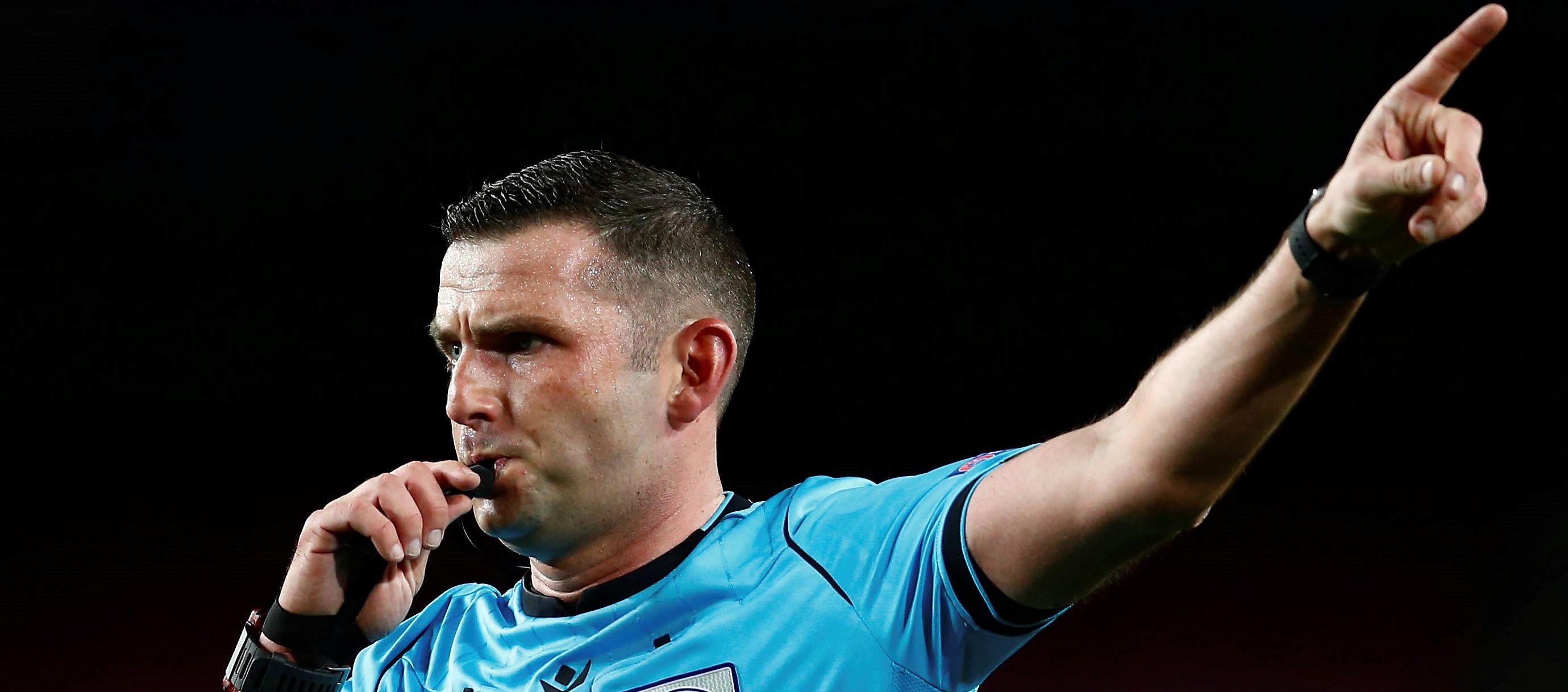 Michael Oliver, árbitro inglés. 