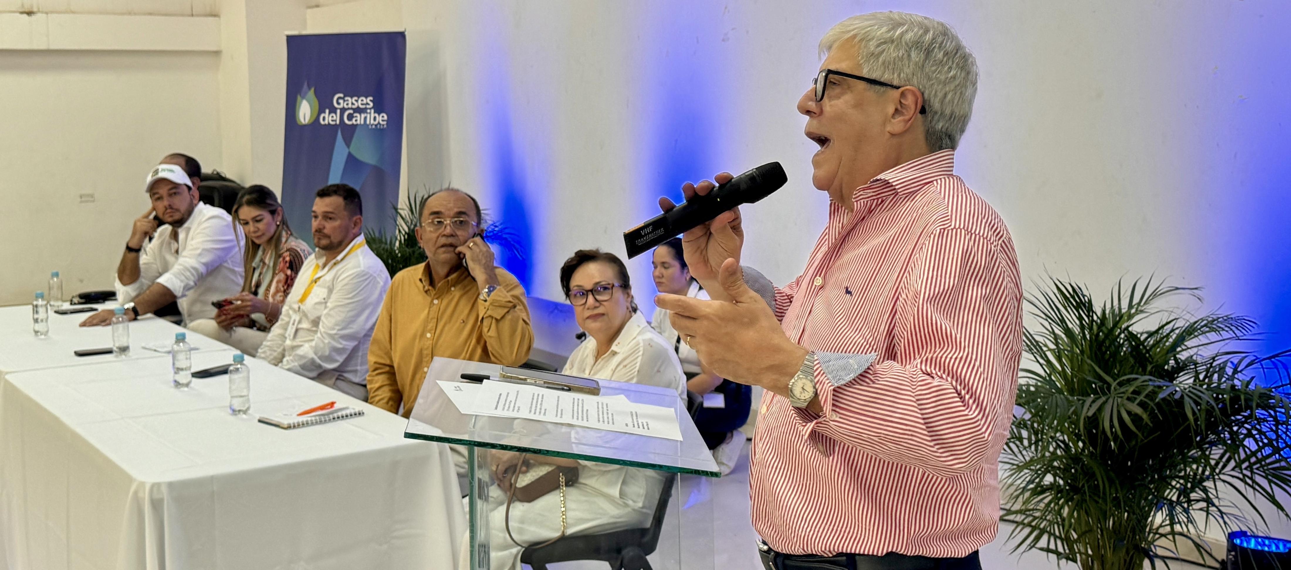 Ramón Dávila, gerente de Gases del Caribe, durante su intervención. 