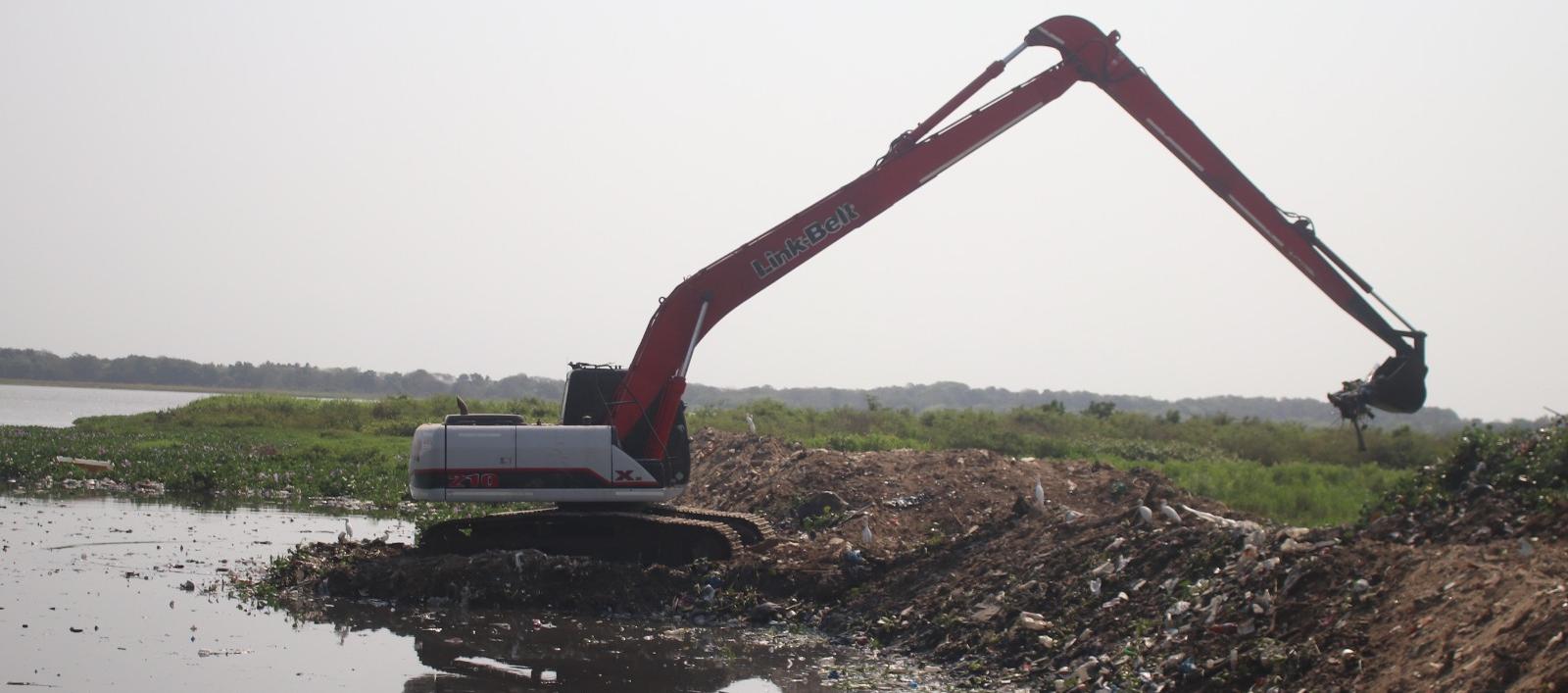 La limpieza de arroyos es necesaria para prevenir el taponamiento e inundaciones
