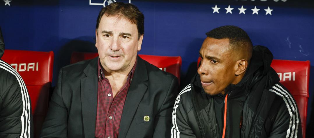 Néstor Lorenzo junto a su asistente técnico Luis Amaranto Perea. 