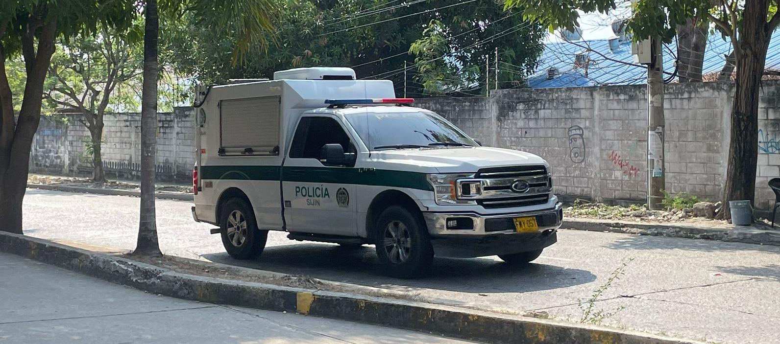 En las afueras de Medicina Legal