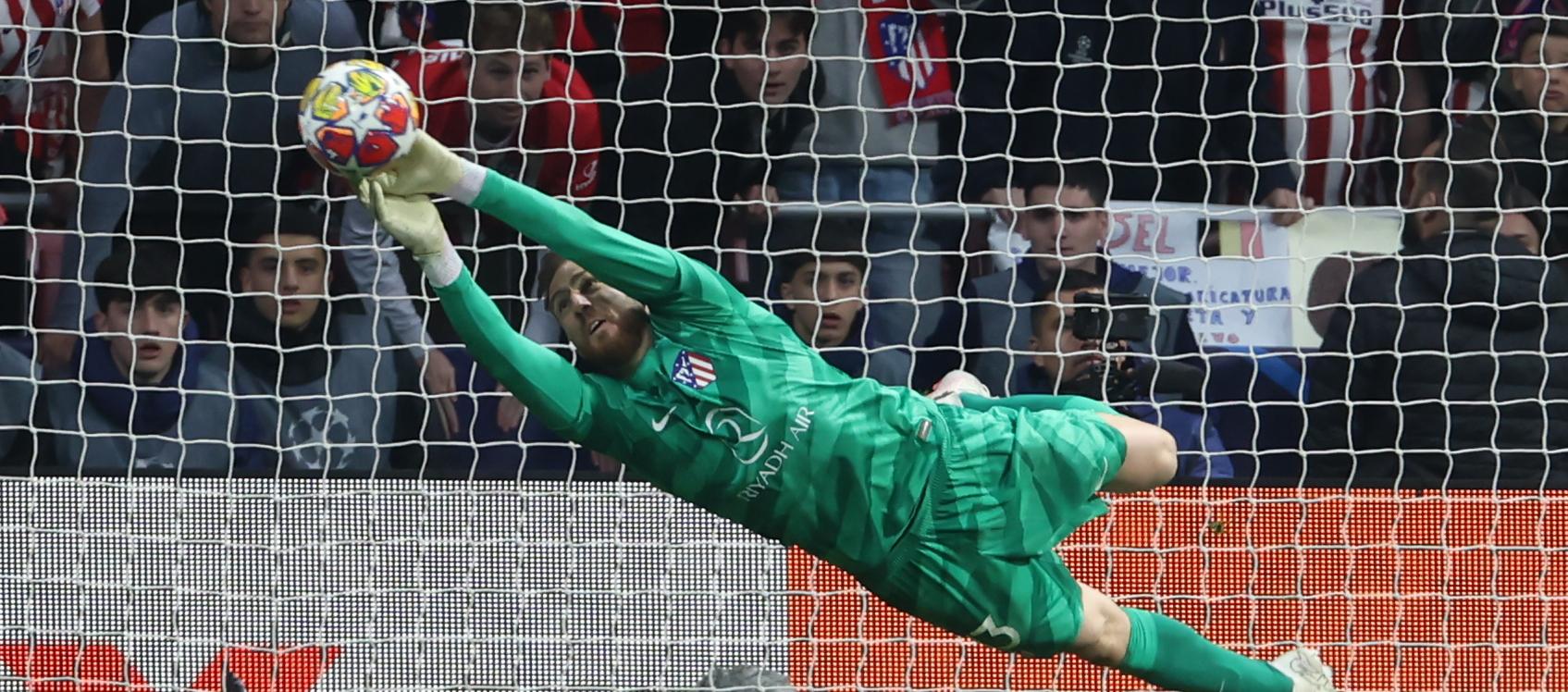 El segundo cobro desde el punto penal atajado por Jan Oblak. Su víctima fue Klaassen.