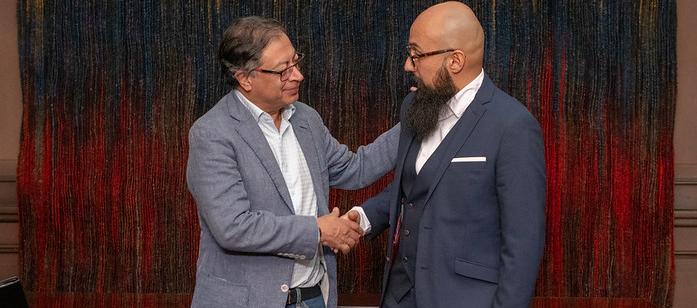 El Presidente Petro saluda al nuevo director de la UNGRD, Carlos Carrillo