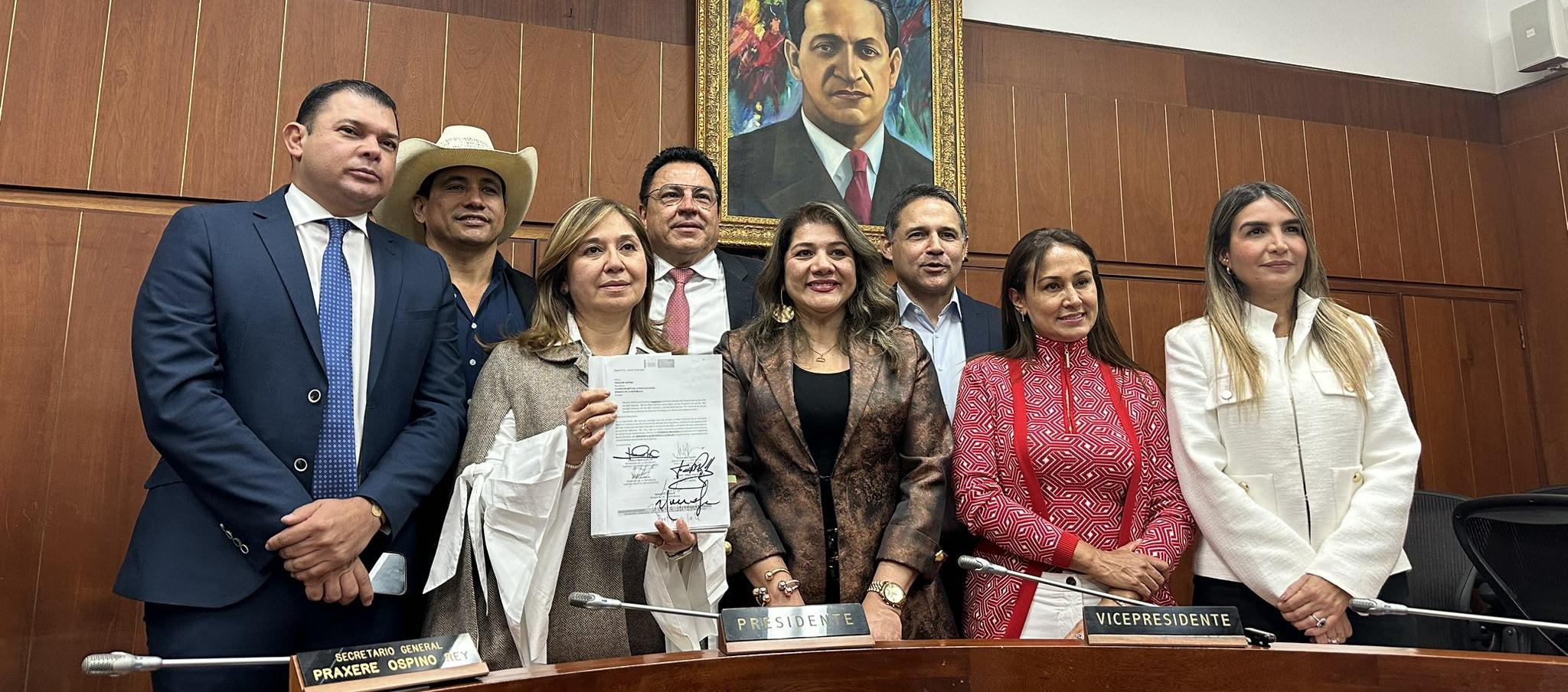 Los senadores de la Comisión VII que votaron por archivar la Reforma a la Salud