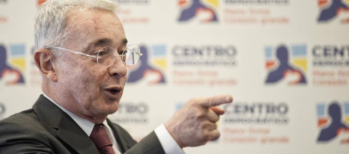 Álvaro Uribe Vélez.