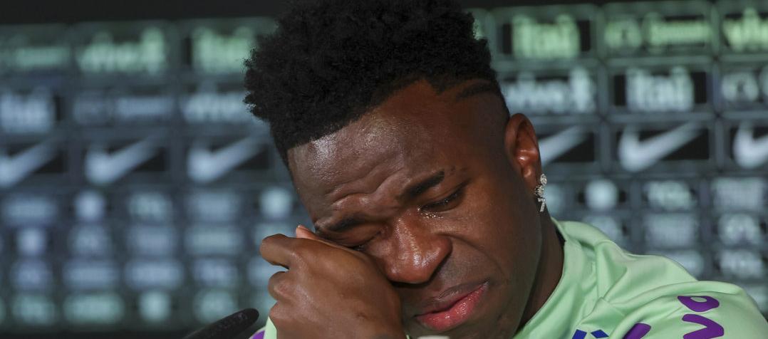 Vinicius Junior en medio de lágrimas en medio de la rueda de prensa previo al juego contra España. 