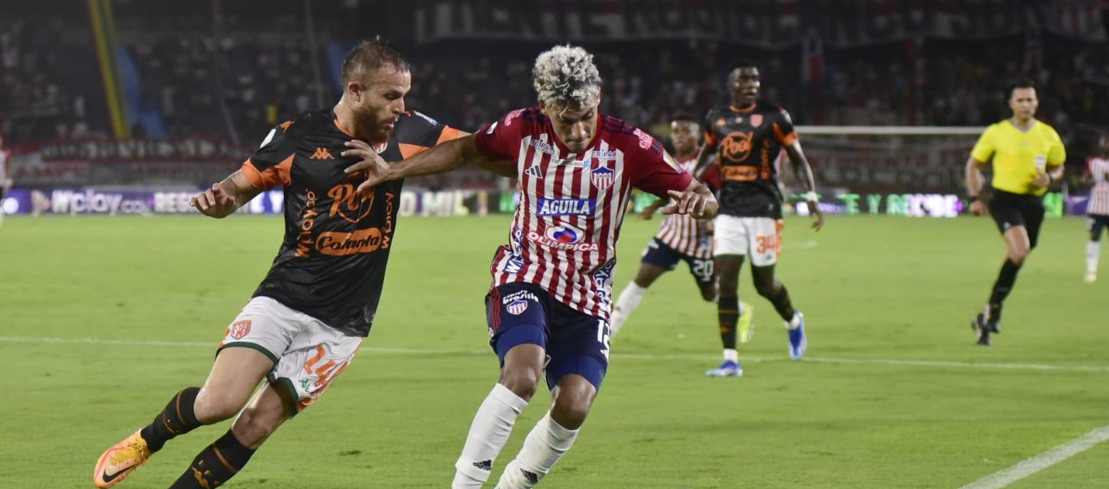 Aspecto del partido entre Junior y Envigado. 