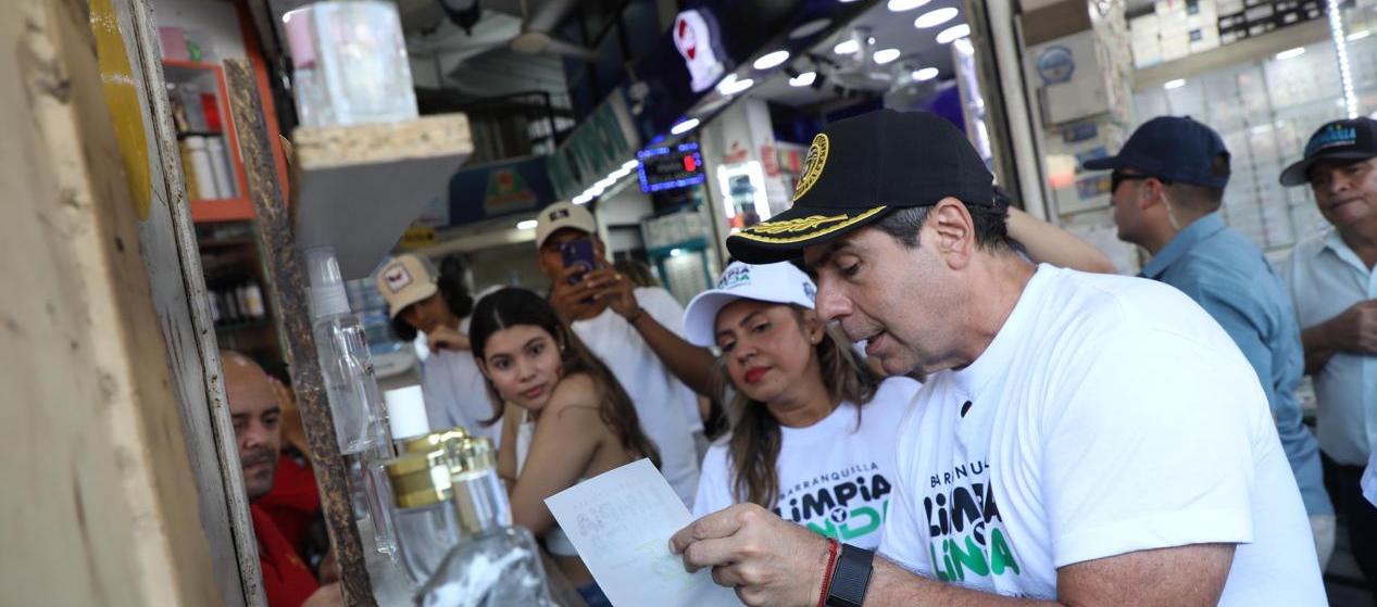 El Alcalde Char recorrió el Paseo Bolívar lanzando la estrategia.