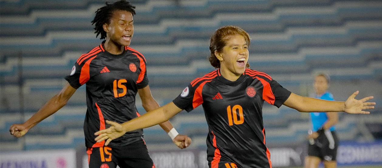 Gaby Rodríguez (10) marcó el segundo gol de Colombia.