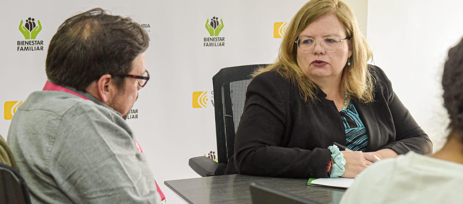 La directora del ICBF, Astrid Cáceres, y el viceministro del Interior, Diego Cancino, se reunieron para analizar la situación de casos de violencia sexual menores de edad.