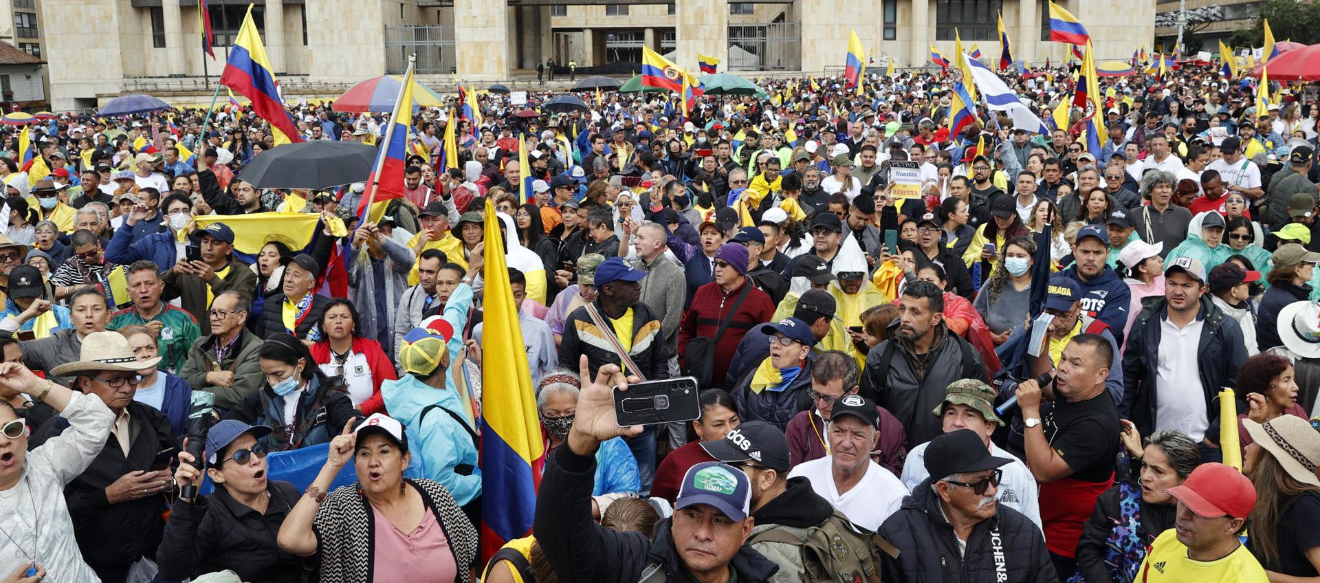 Manifestantes se reunieron en la Plaza de Bolívar.