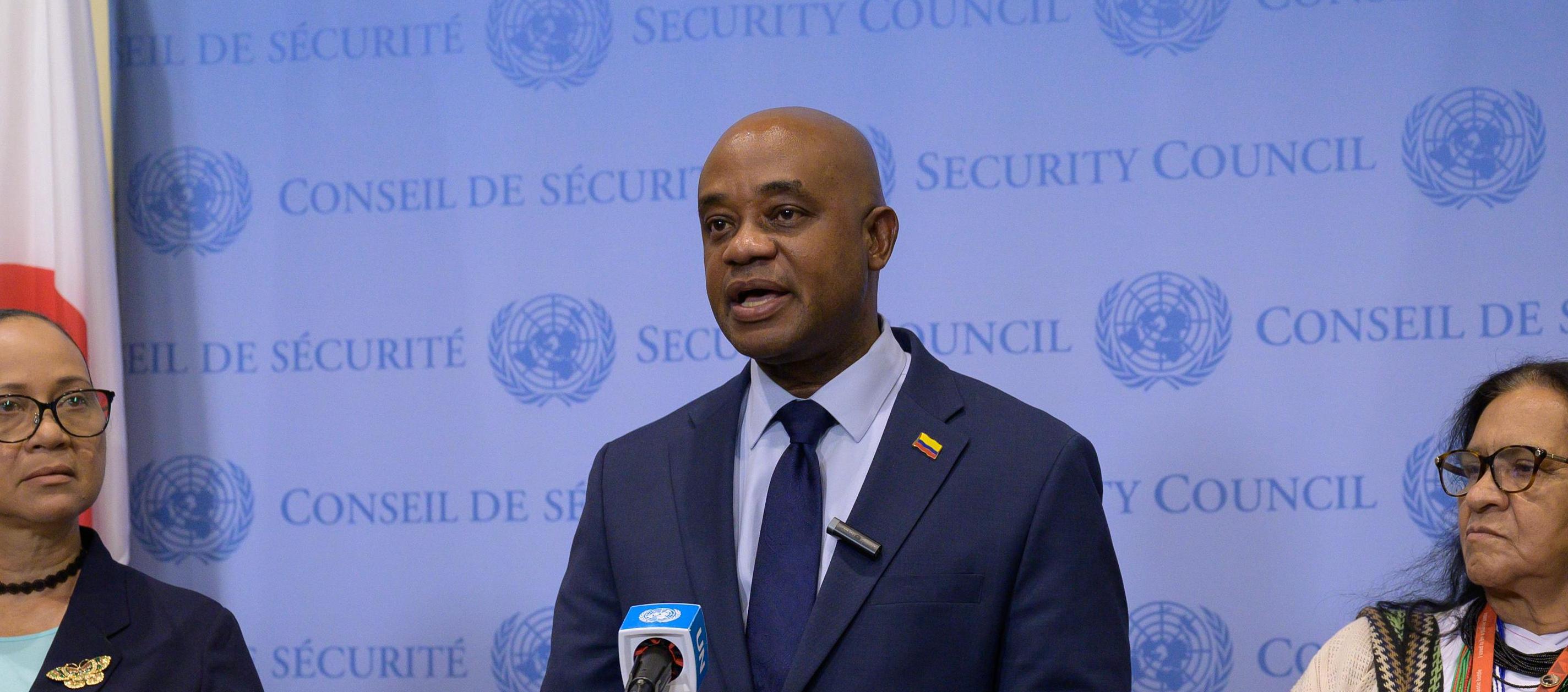 Luis Gilberto Murillo, embajador encargado.