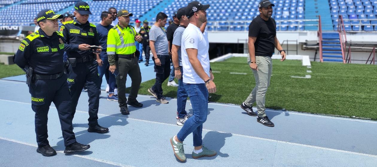 Autoridades inspeccionaron el estadio Metropolitano.