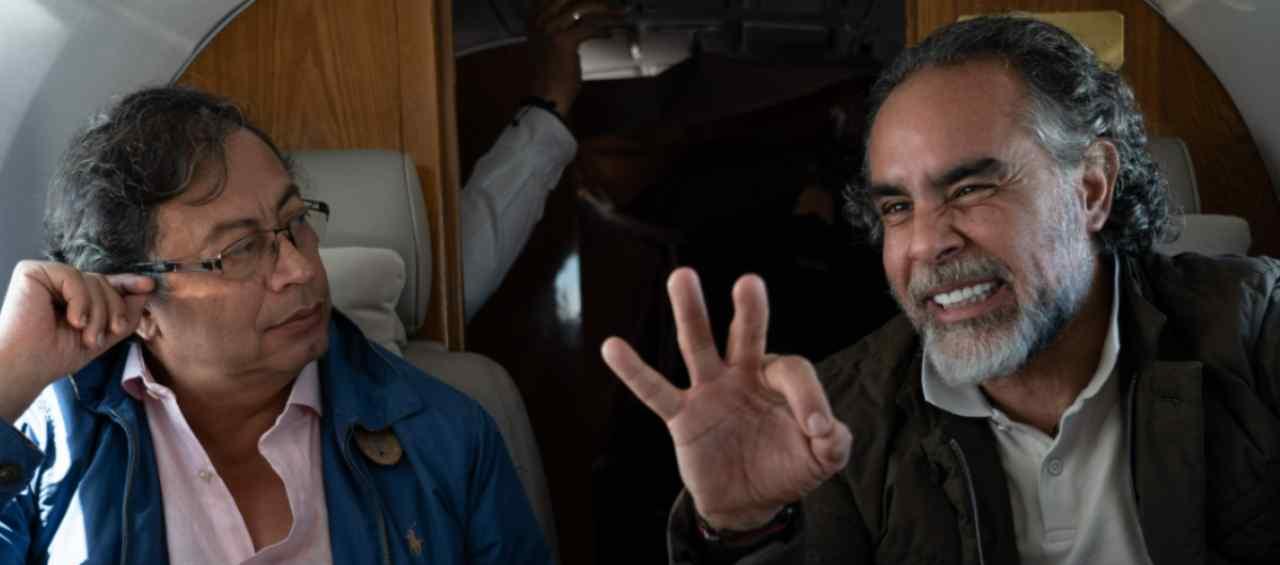 El Presidente Petro y Armando Benedetti en el avión que les habría puesto Daily Cop.