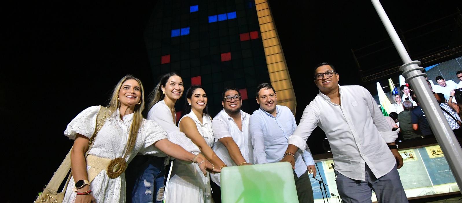 El MinTIC, Mauricio Lizcano, y el alcalde Plinio Cedeño, entre otros, en la zona WiFi de la Ventana de Sueños