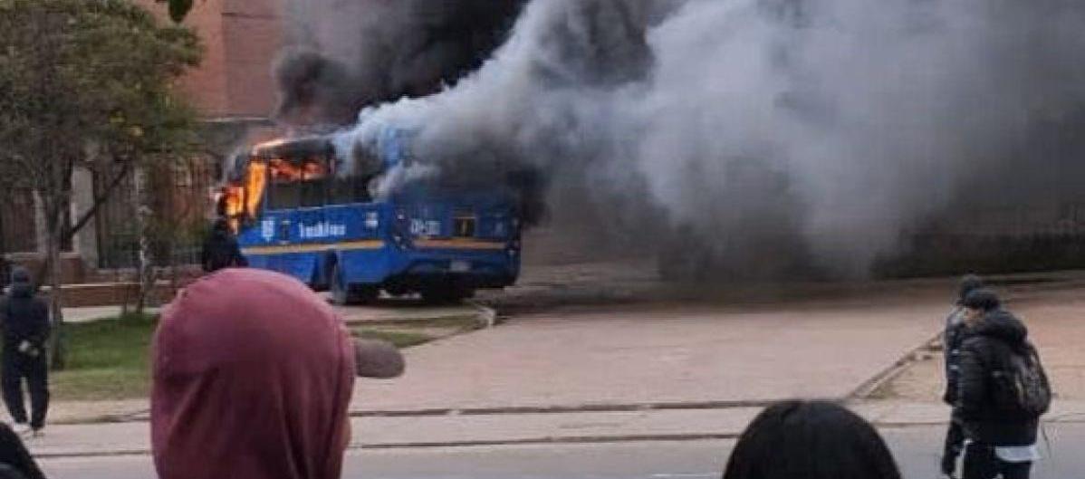 Quema de bus en Bogotá. 