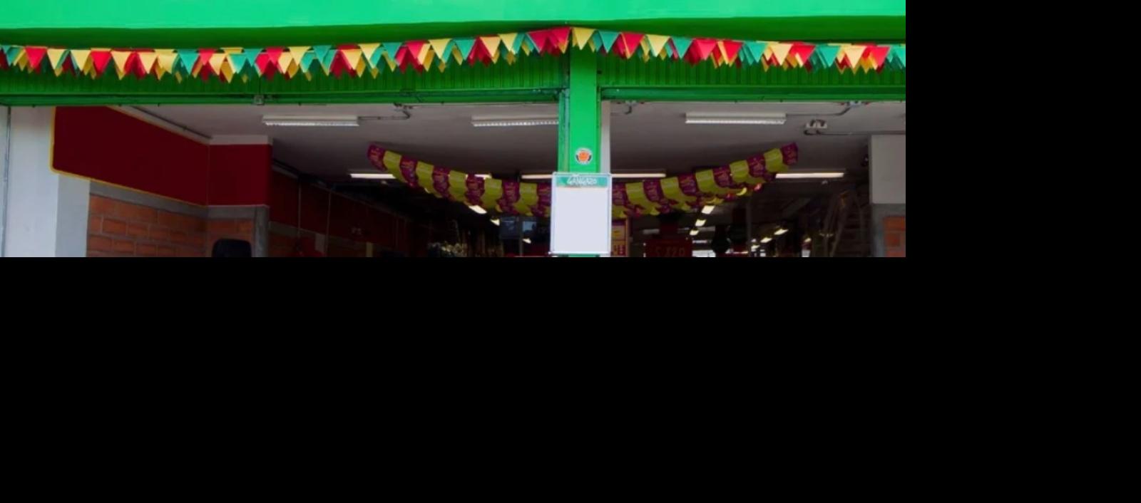 El empleado del supermercado recibe atención médica en un hospital de Bogotá. 