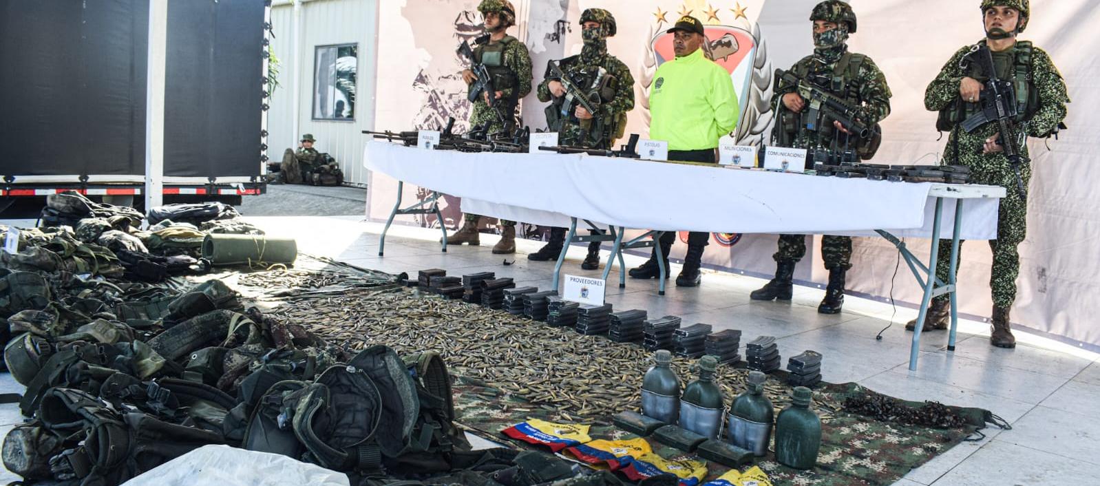 El Ejército mostró el material de guerra incautado a las disidencias de las FARC
