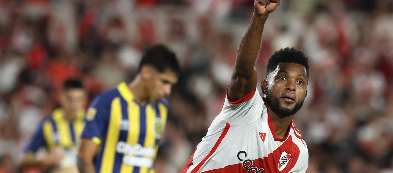 Miguel Borja celebra tras marcar el gol del empate de River ante Rosario Central. 