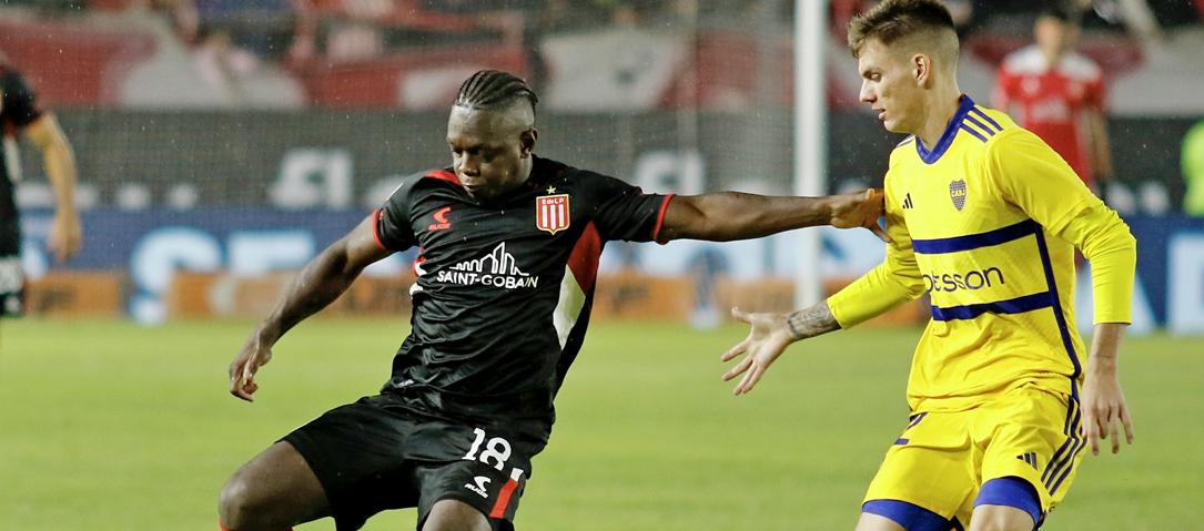 Edwuin Cetré durante el partido que Estudiantes le ganó 1-0 a Boca Juniors.