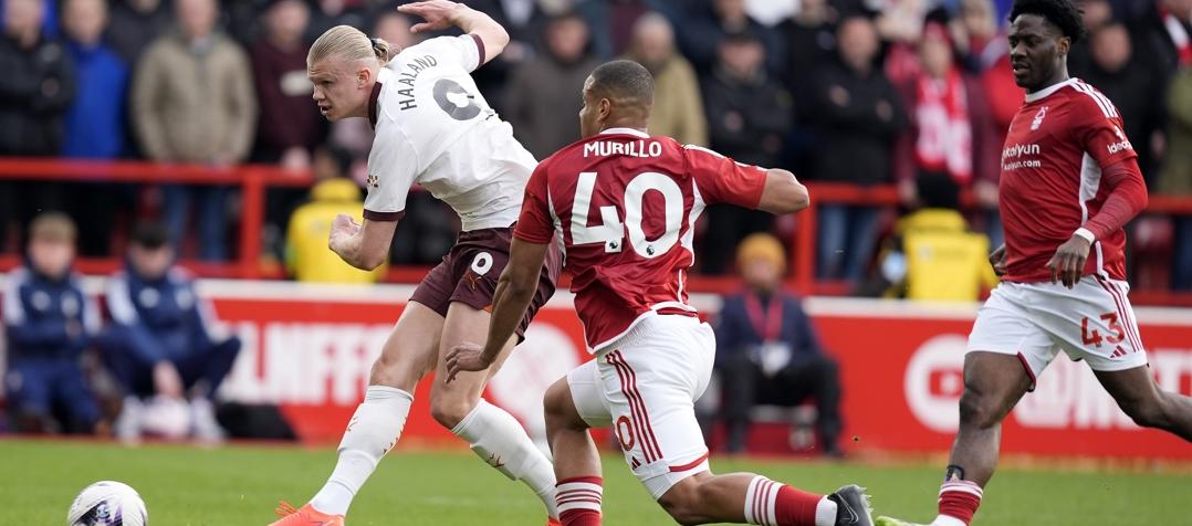El noruego Erling Haaland marca el segundo gol del Manchester City.