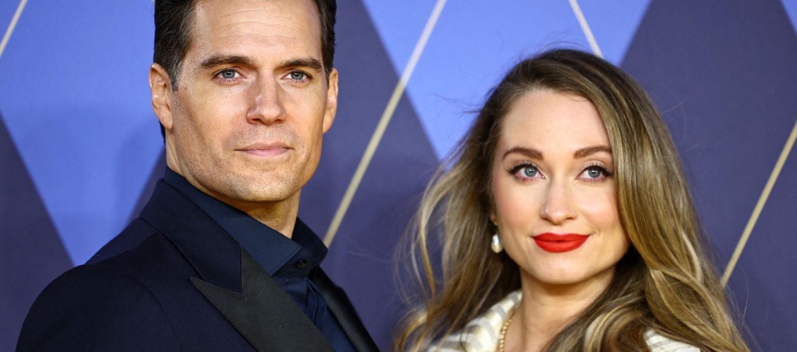 Henry Cavill y su pareja Natalie Viscuso.