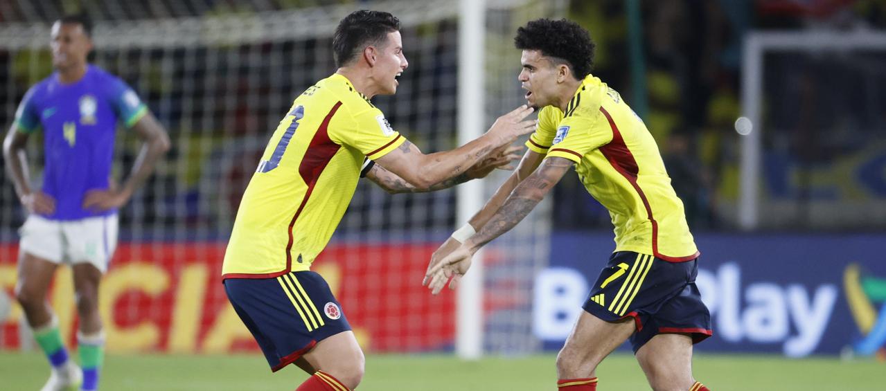 James Rodríguez y Luis Díaz en un festejo con la Selección Colombia. 