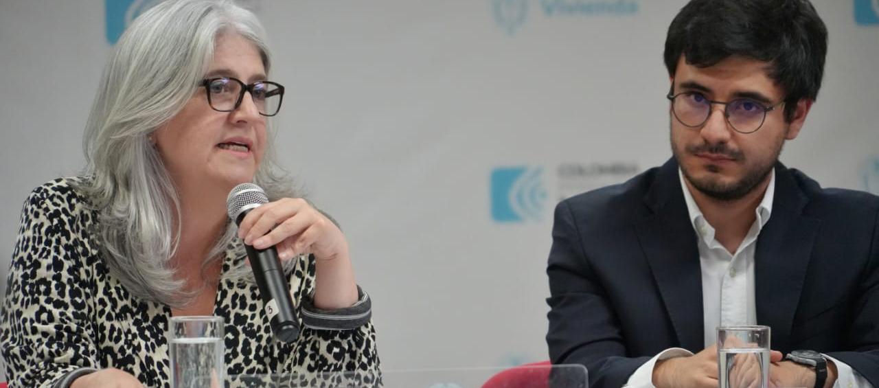 La ministra Catalina Velasco y el director de Vivienda de Asobancaria, Alejandro Lobo