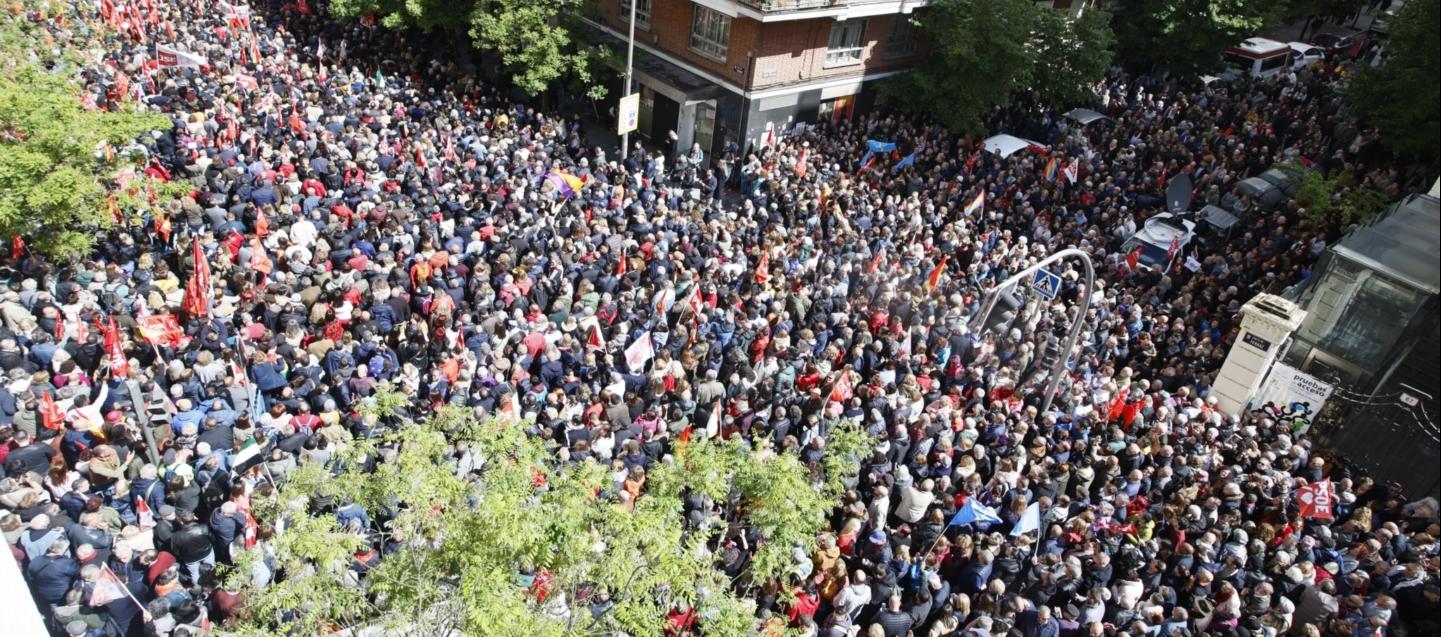 La movilización a favor de Pedro Sánchez, jefe de gobierno de España, este sábado en Madrid