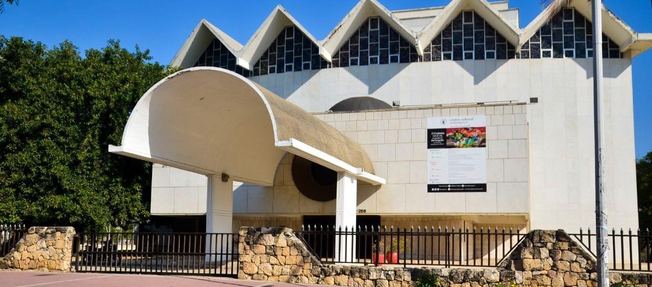 Teatro Amira De la Rosa.