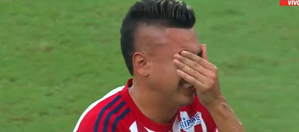 El llanto inconsolable de Víctor Cantillo tras la lesión que lo sacó del partido contra Botafogo. 