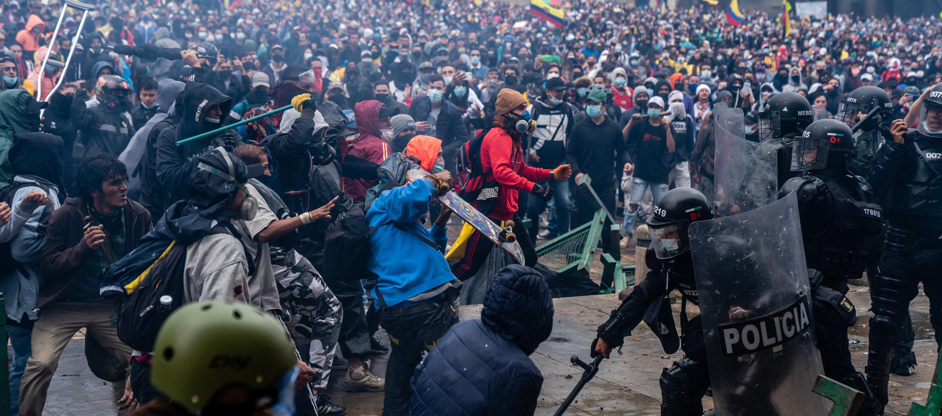 Agresión a la Fuerza Pública durante protestas en Bogotá. 
