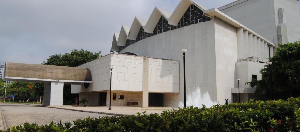 Teatro Amira De la Rosa.