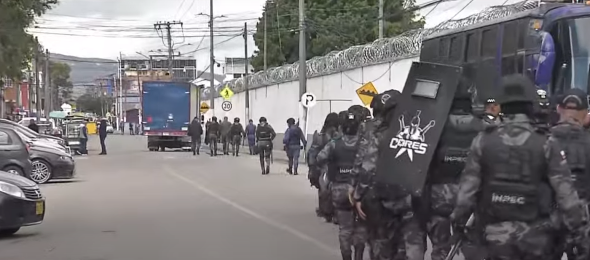 Uniformados del Inpec ingresaron a la Cárcel La Modelo de Bogotá. 