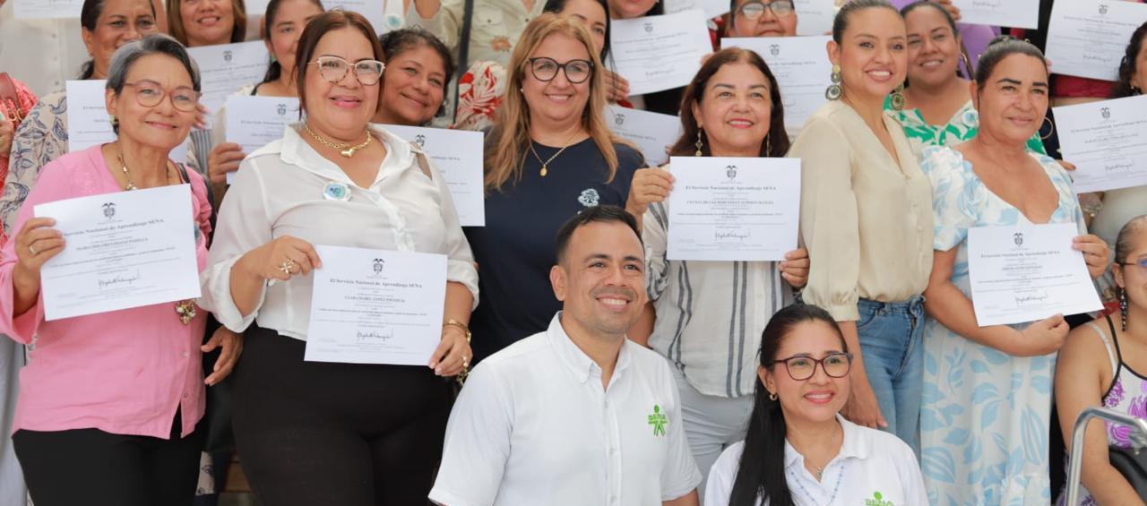 La entrega de certificados a los primeros 100 cuidadores de personas con discapacidad y adultos mayores