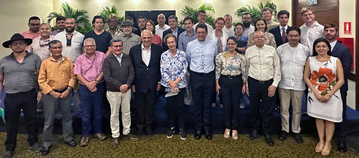 Delegaciones de paz del Gobierno y el ELN.