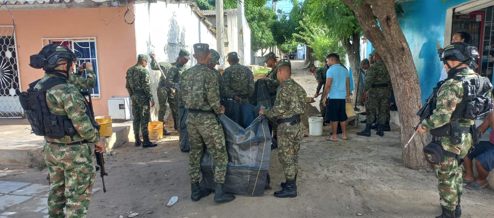 Ejército en las labores en el barrio Villa Merly. 