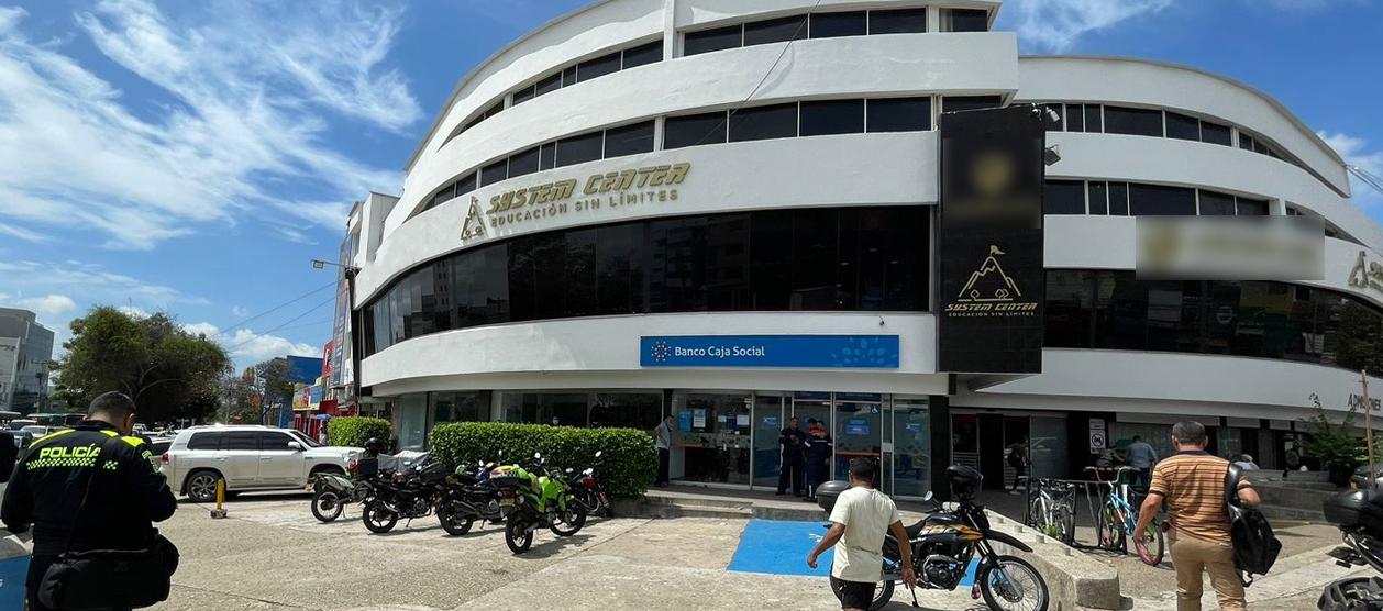 Banco Caja Social de la calle 72 con carrera 43. 