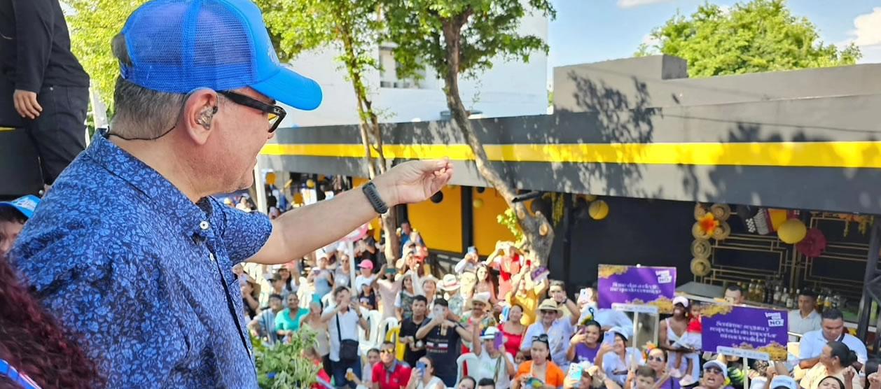 Iván Villazón durante el desfile en Valledupar. 