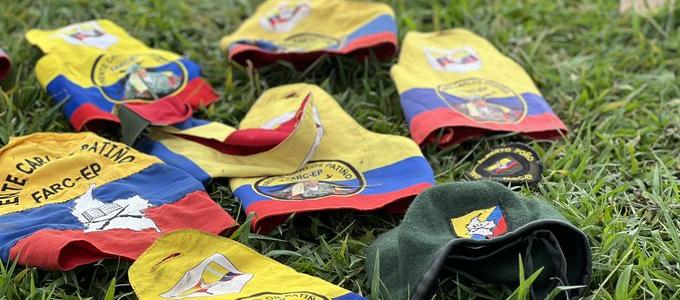 Indumentaria de las disidencias incautados en los operativos en el Cauca. 