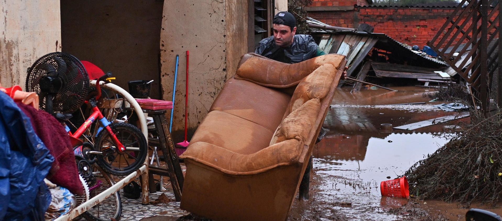 Las inundaciones, a raíz de las fuertes lluvias, han inundando varias poblaciones. 
