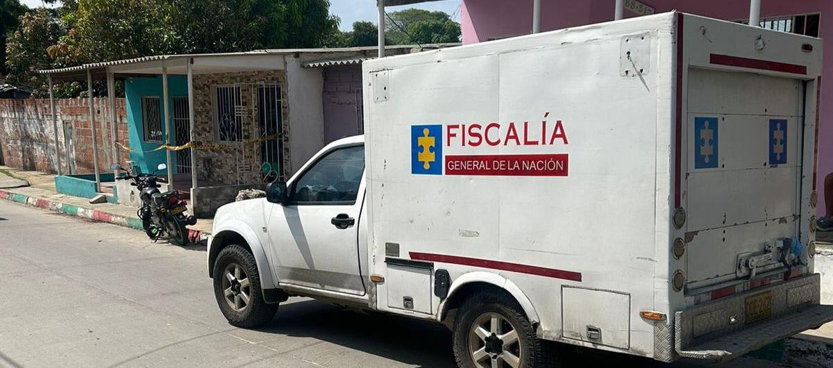 El CTI de la Fiscalía llegó a la vivienda donde ocurrió el hecho violento. 