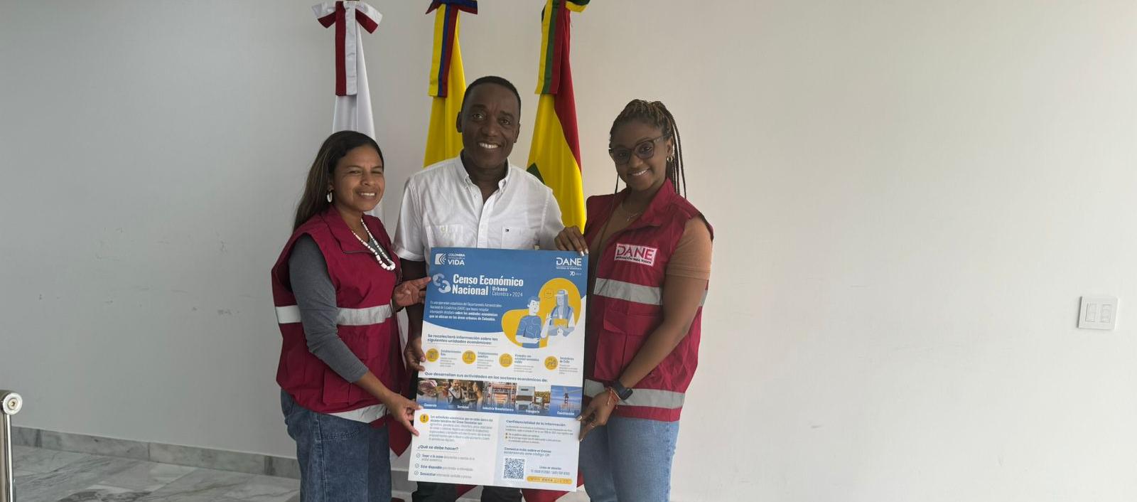 El gerente de Asuntos Étnicos del Atlántico, Luis Fernando Cassiani, en reunión con enlaces étnicos del Dane.