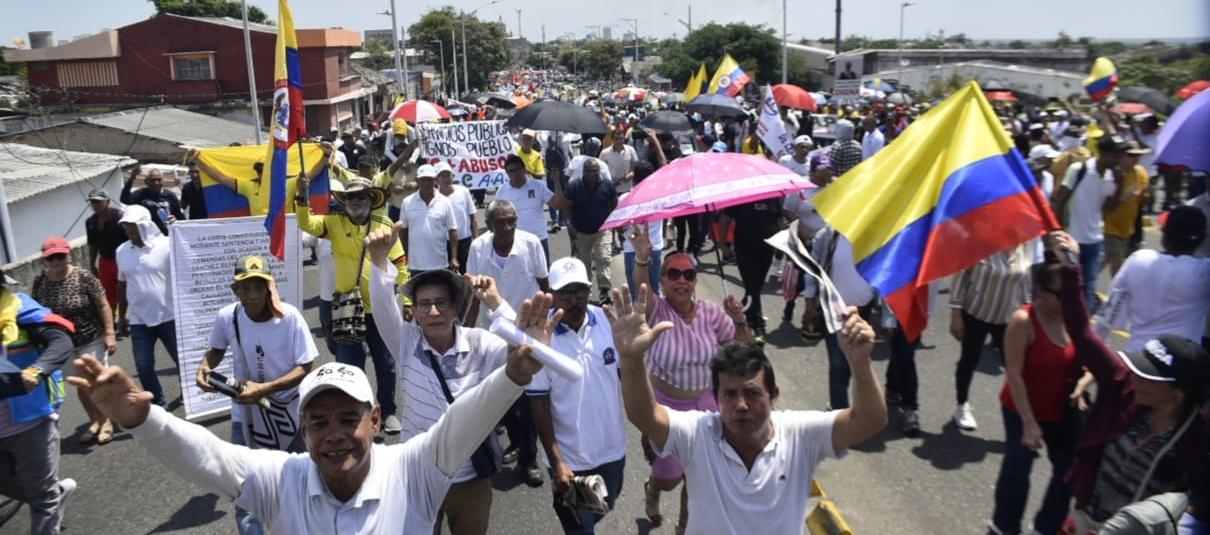 La marcha culmina en la cancha de fútbol del barrio La Magdalena.